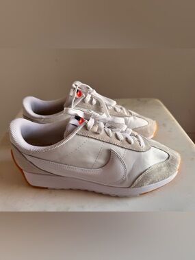 Nike Pacifo Premium Sneakers in White Sz: 7.5 Women's